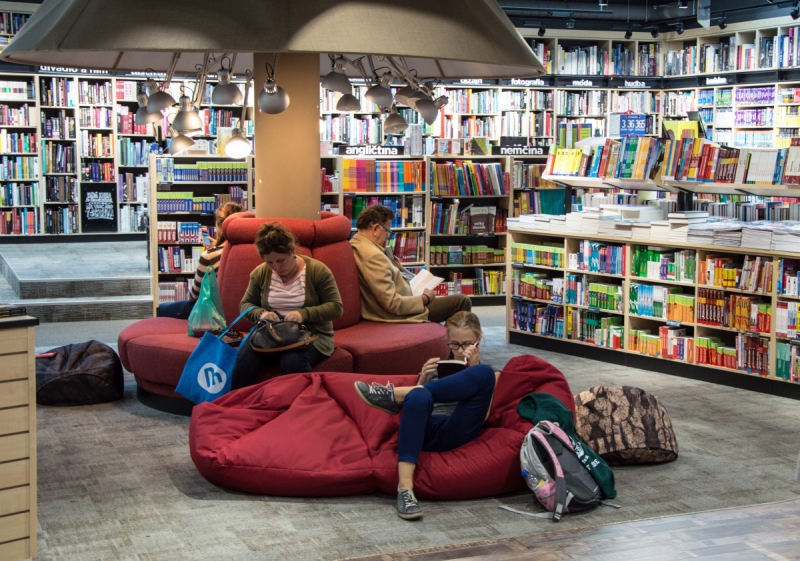magasin-ST ZACHARIE-min_books_bookstore_book_reader_readers_reading_shop_sale_books-849006